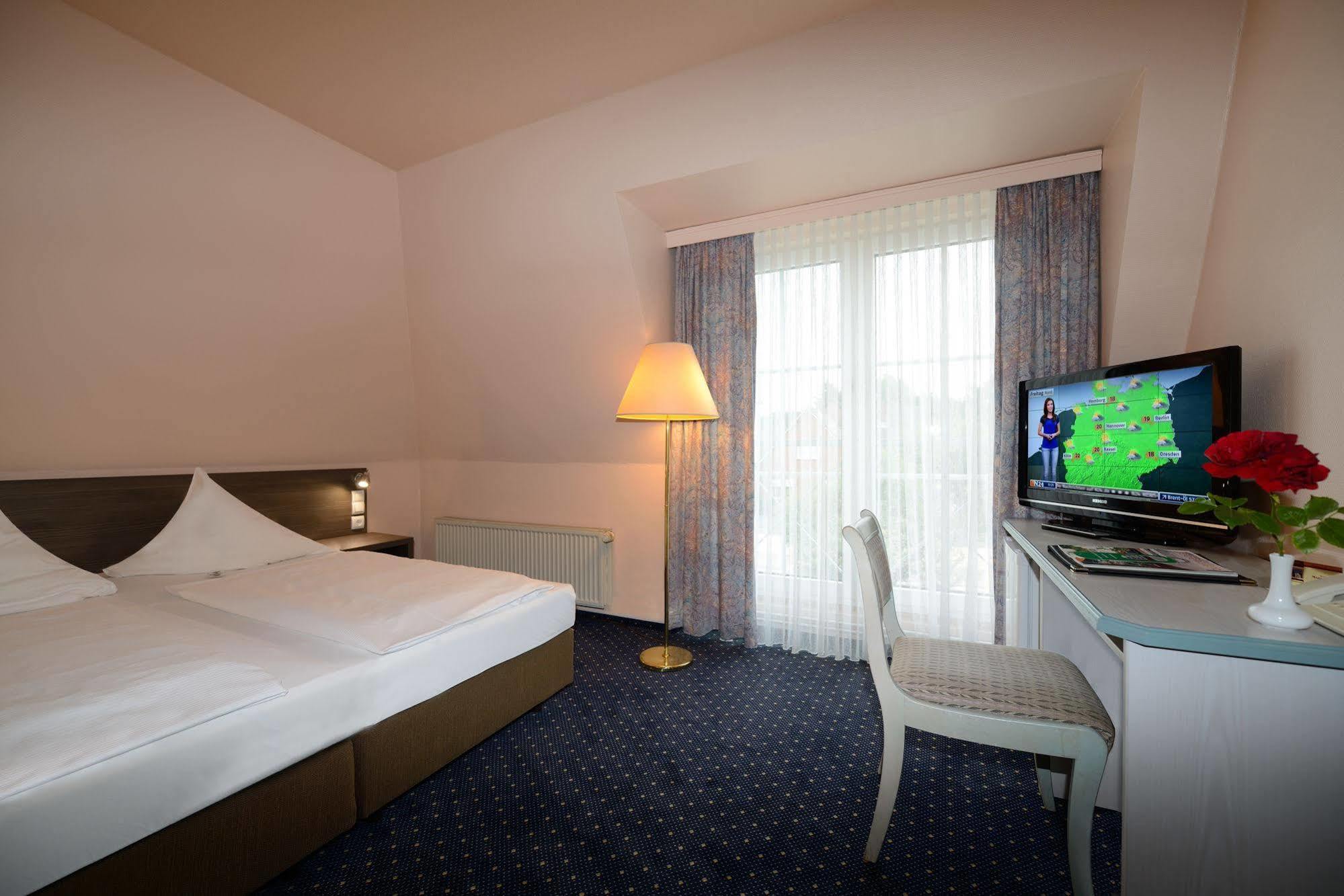 Hotel Nordic Norderstedt Buitenkant foto